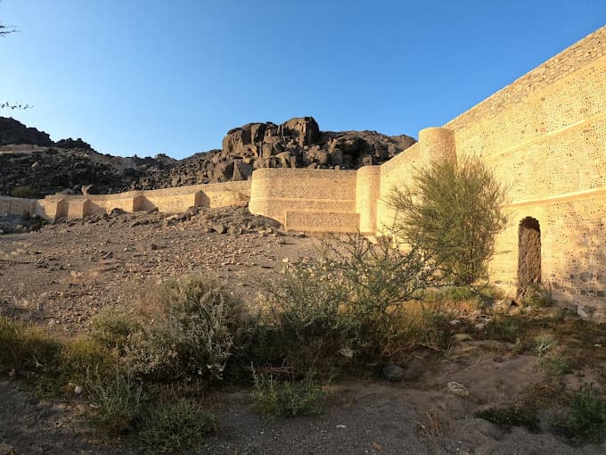 Un recorrido histórico y espiritual por La Meca, que incluye una visita a Ain Zubaydah y la Mezquita de Al-Tan'im.