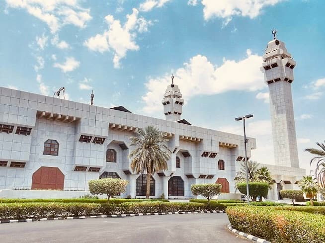 Un recorrido histórico y espiritual por La Meca, que incluye una visita a Ain Zubaydah y la Mezquita de Al-Tan'im.