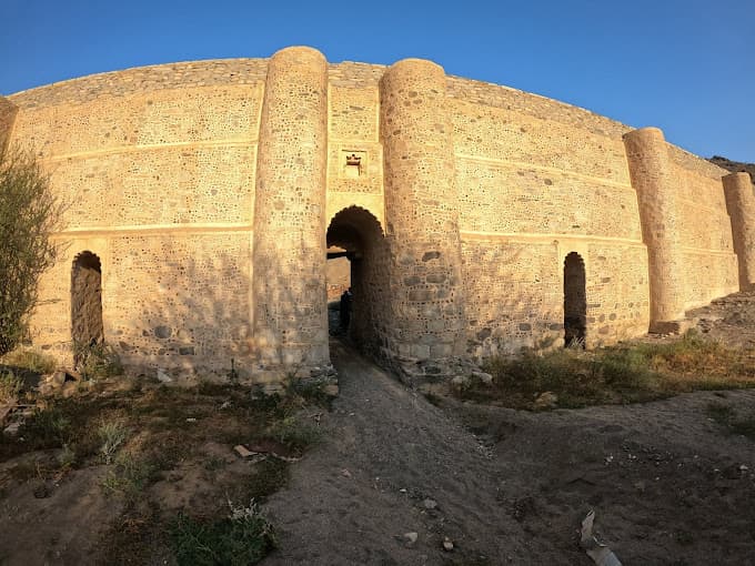 Un recorrido histórico y espiritual por La Meca, que incluye una visita a Ain Zubaydah y la Mezquita de Al-Tan'im.