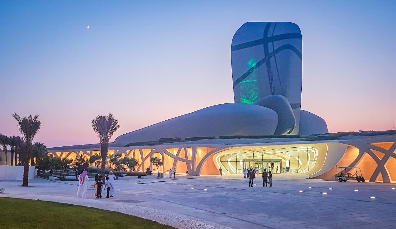De la Cornisa de Al Khobar al Centro Rey Abdul Aziz para la Cultura Mundial "Ithra"