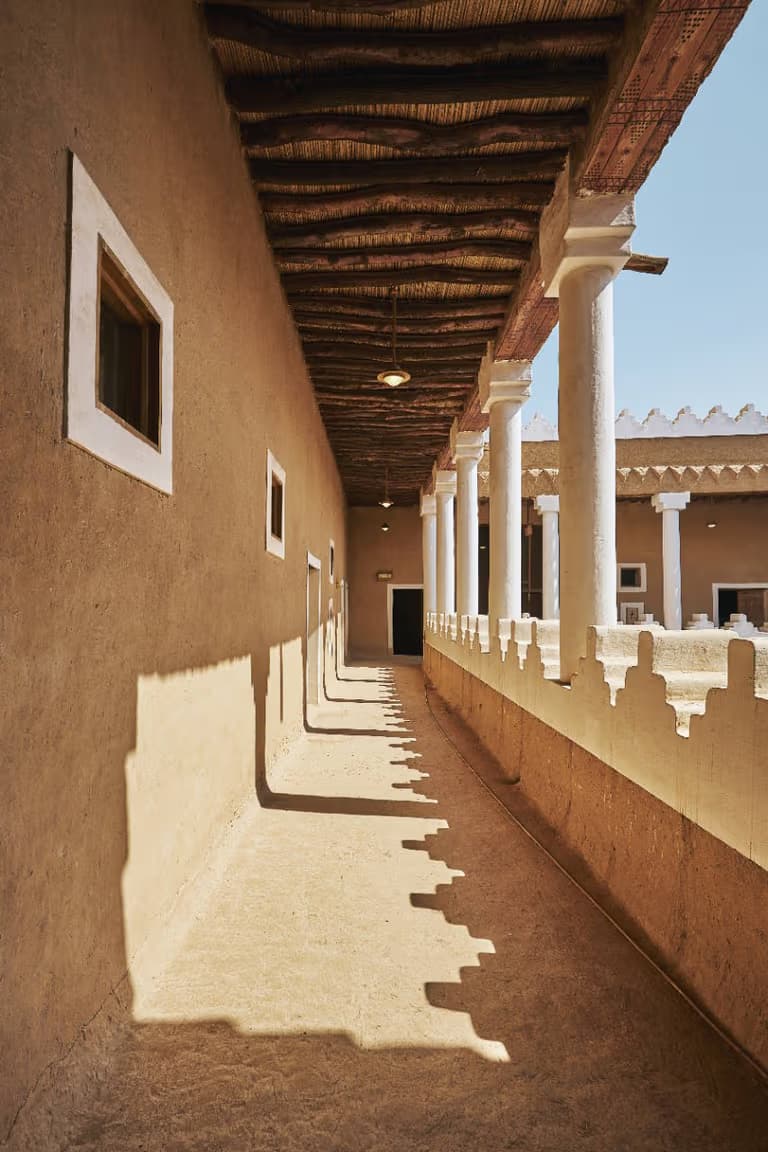 Descubre el patrimonio de Riad, desde el Museo Nacional y el Palacio Al Murabba hasta el Mercado de Ash-Shiqra.