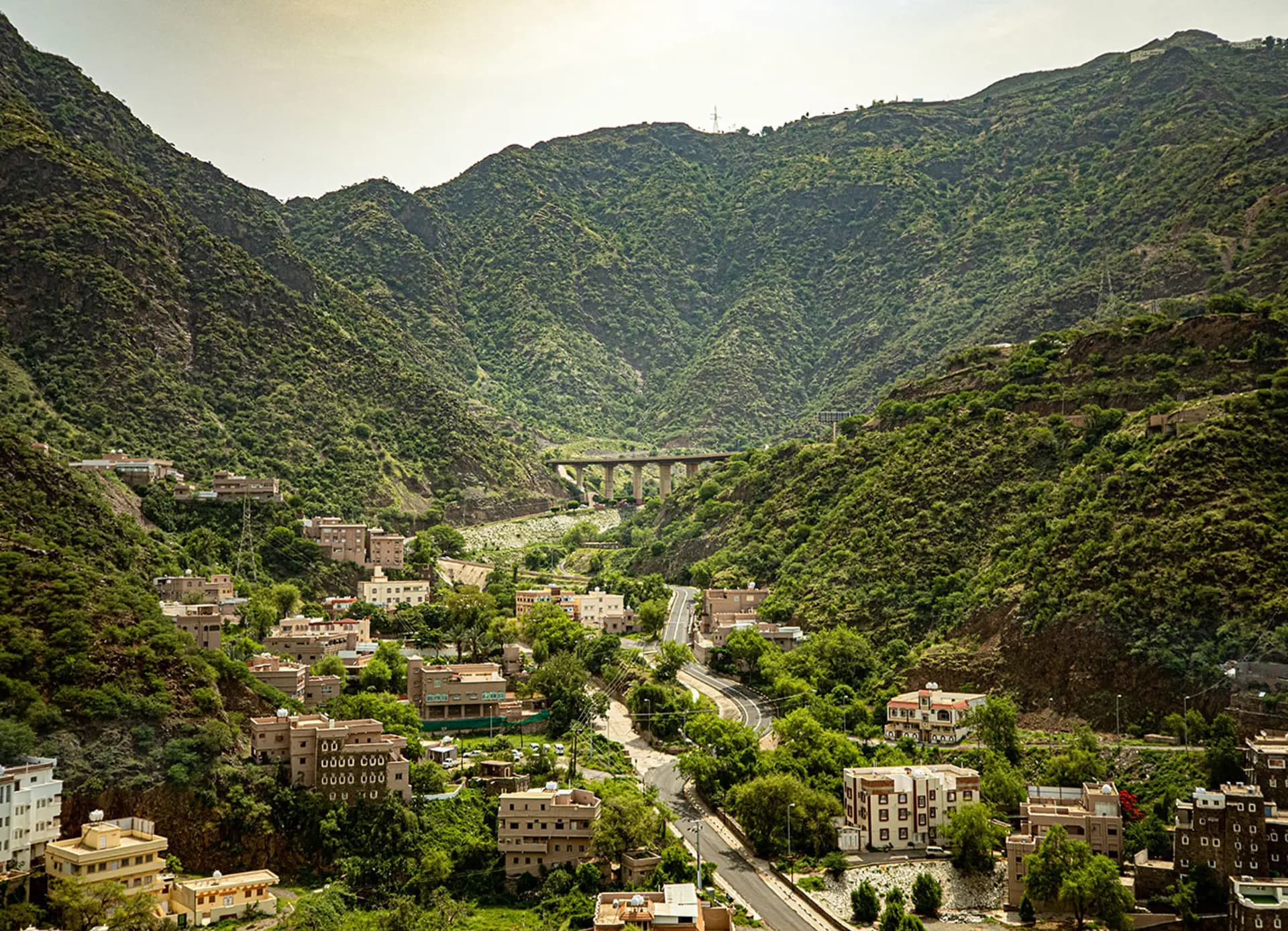 Un recorrido exploratorio por Asir, desde Al-Soudah hasta la Cabaña de la Miel, y luego a Rijal Almaa.