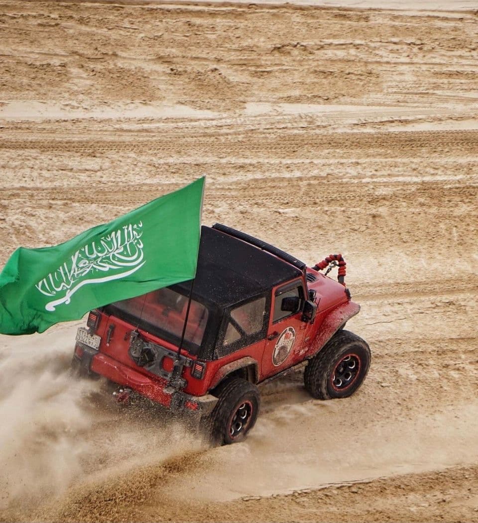 Aventura de safari en medio del lago Al-Asfar en Al-Ahsa.