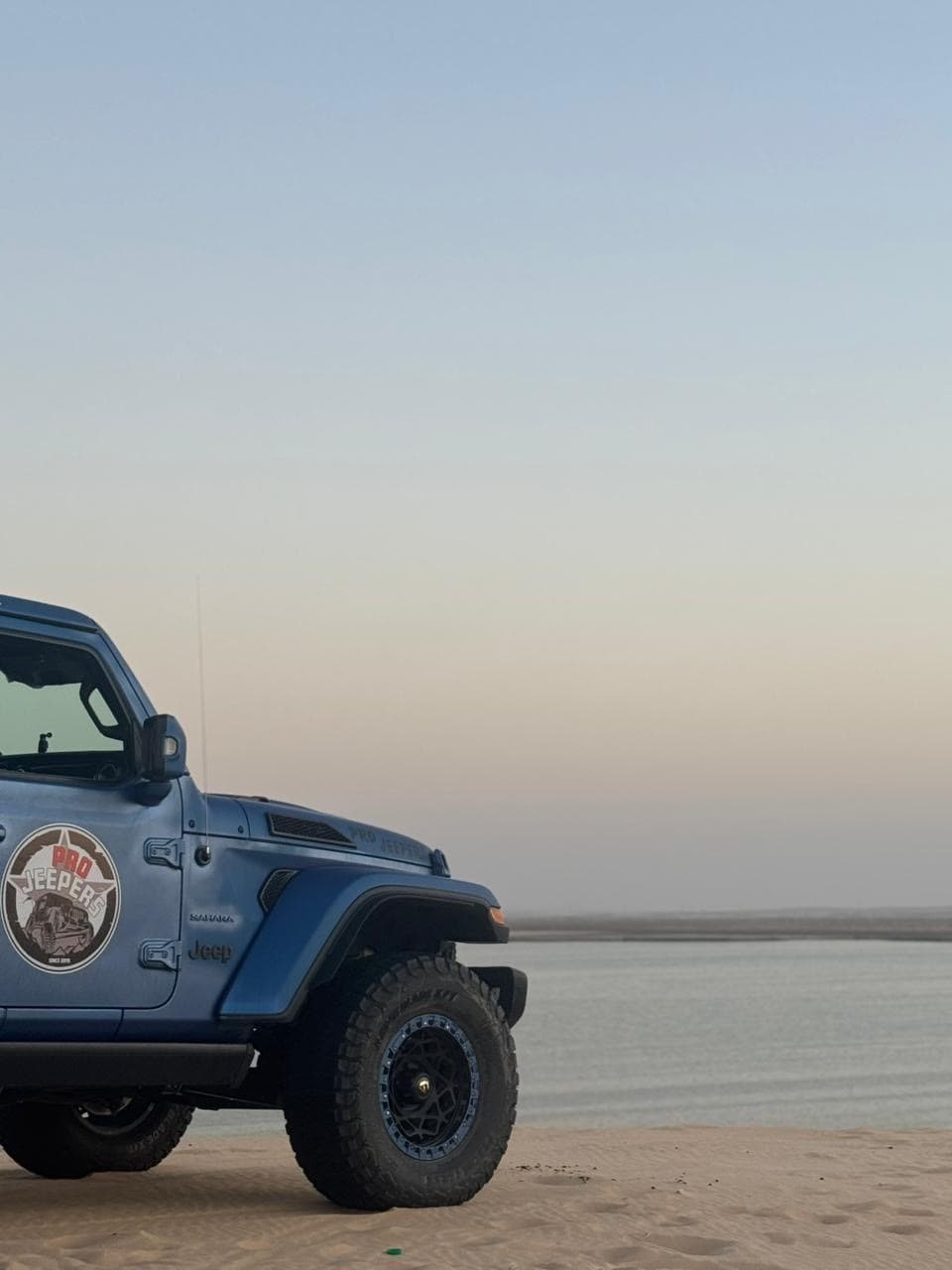 Aventura de safari en medio del lago Al-Asfar en Al-Ahsa.