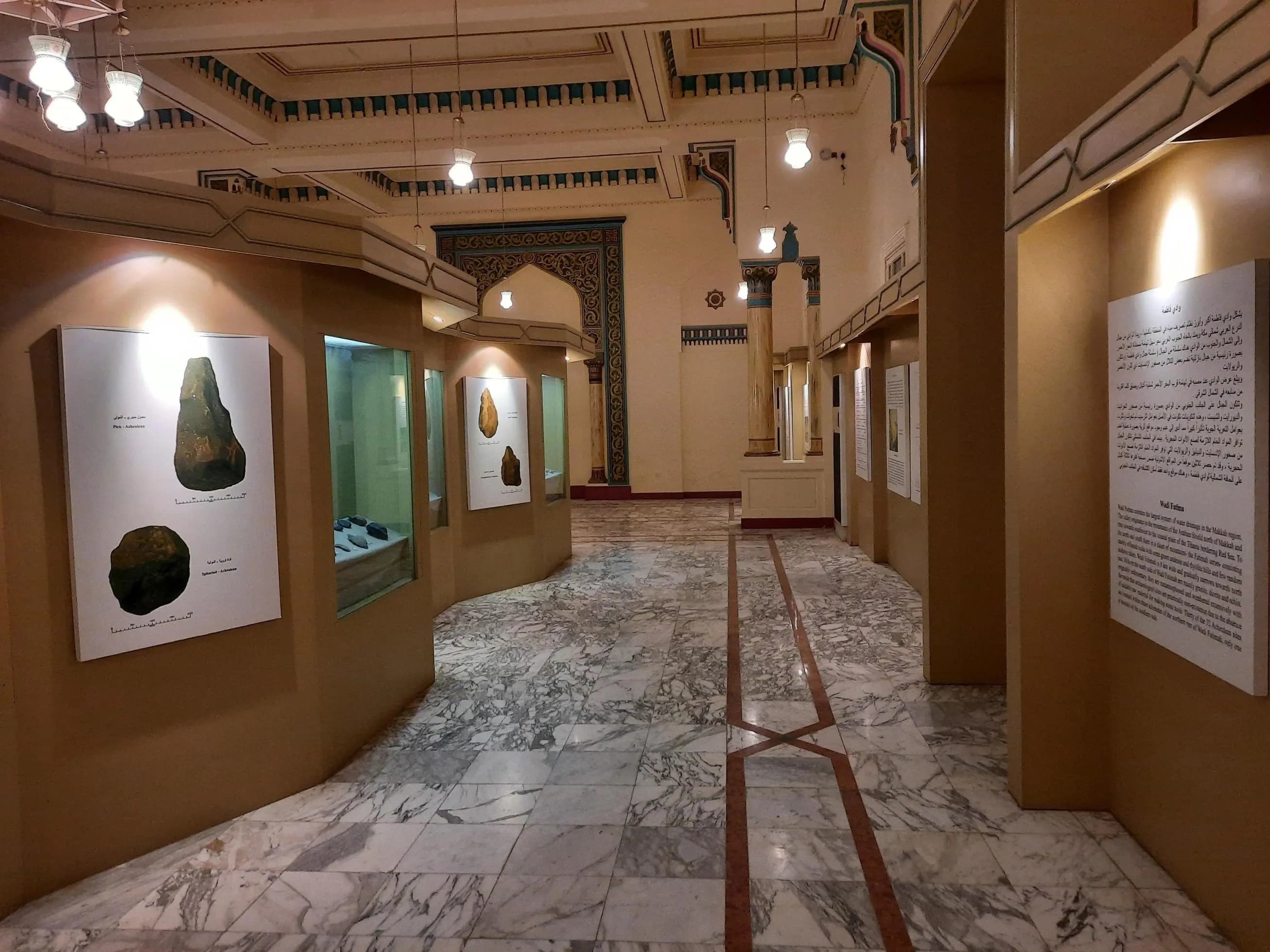 Un recorrido por el Complejo Rey Abdul Aziz para la cubierta de la Kaaba y la Exposición de Arquitectura de las Dos Mezquitas Sagradas.