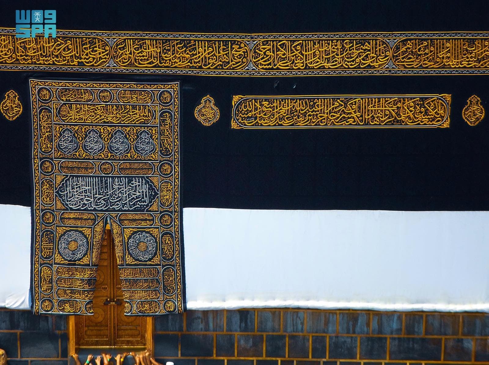 Un recorrido por el Complejo Rey Abdul Aziz para la cubierta de la Kaaba y la Exposición de Arquitectura de las Dos Mezquitas Sagradas.
