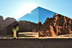 Recorrido por el espejo: el icono reflectante de AlUla