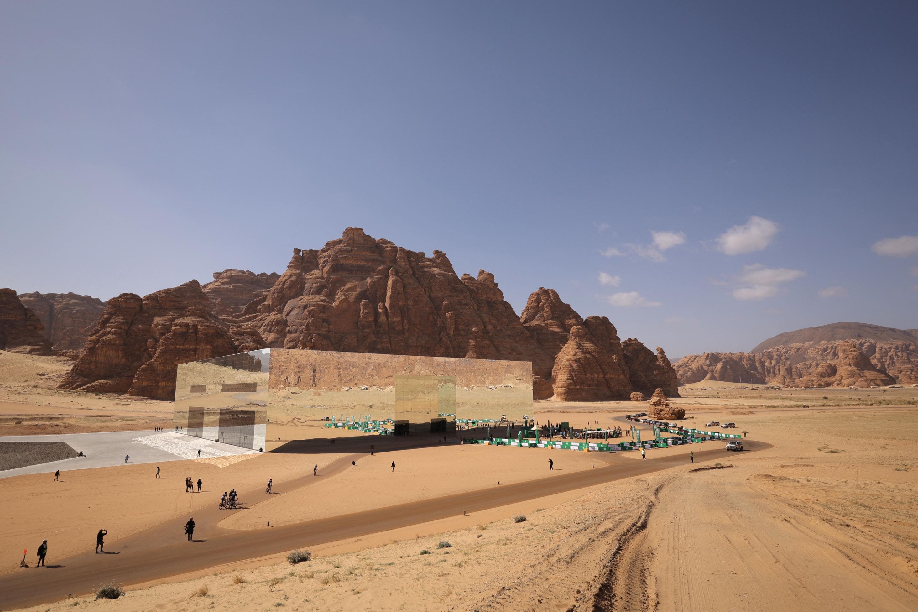 Recorrido por el espejo: el icono reflectante de AlUla