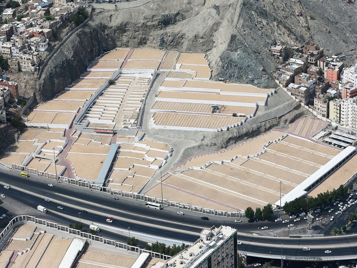 Un recorrido en coche por los lugares sagrados de La Meca.