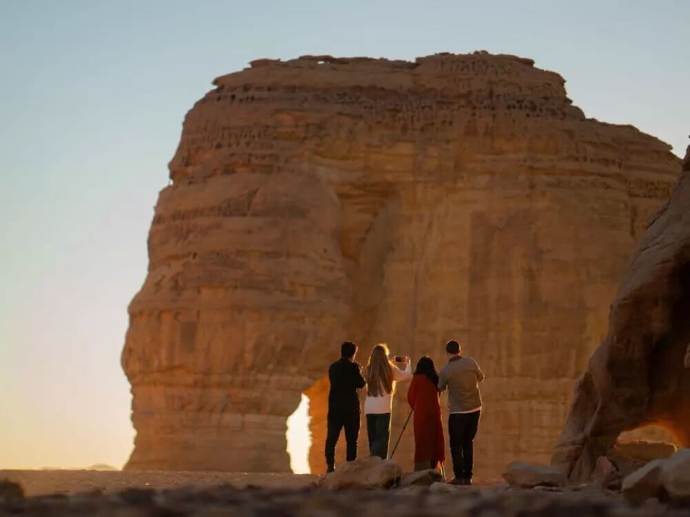 Un recorrido por las maravillas de Al-Ula: la Montaña del Elefante y el Casco Antiguo.