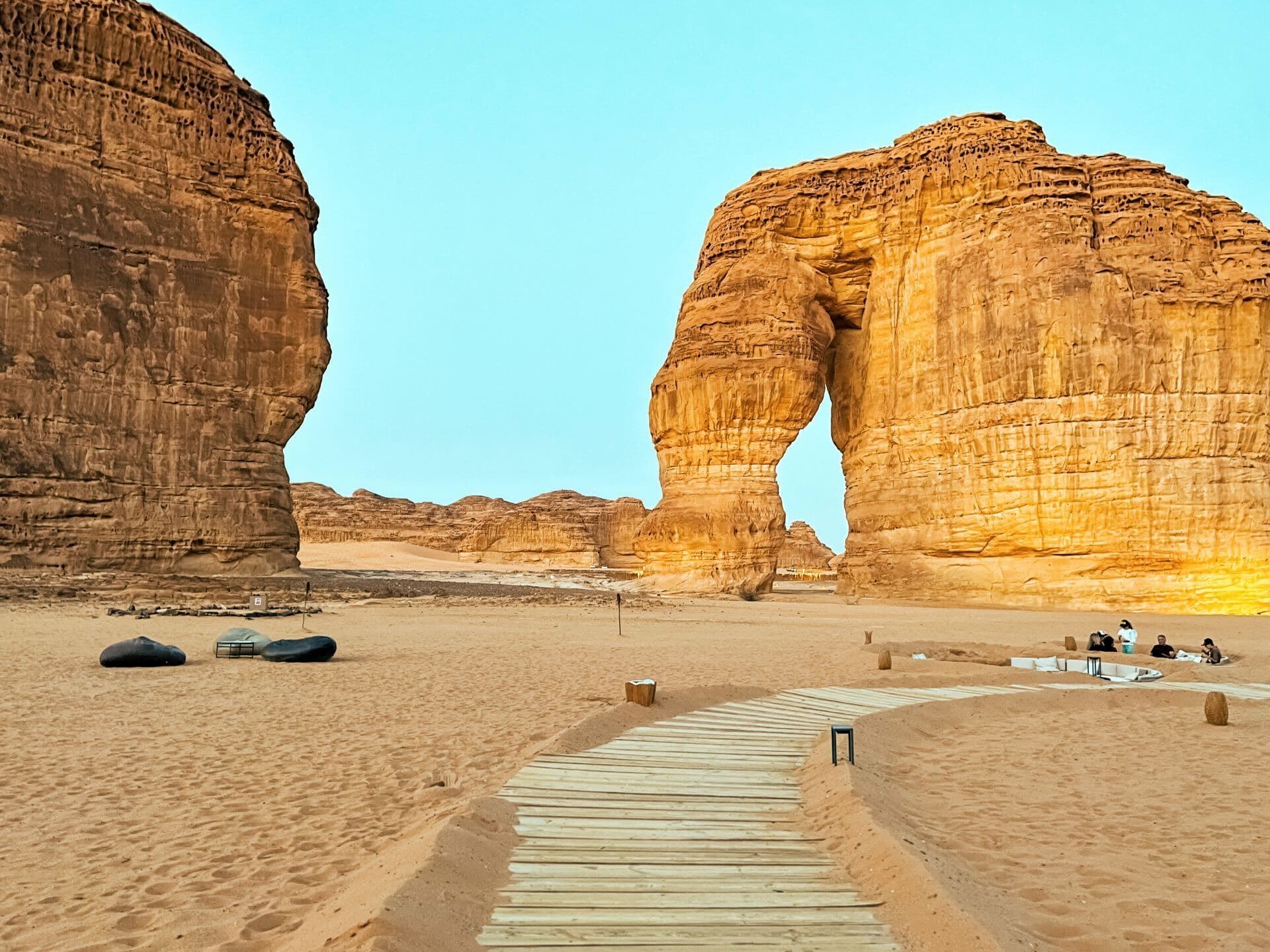 Un recorrido por las maravillas de Al-Ula: la Montaña del Elefante y el Casco Antiguo.