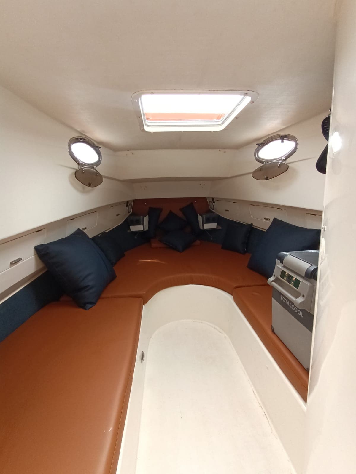 Un viaje en barco desde Jeddah hasta la zona de la isla Bayadah para actividades recreativas y snorkel.