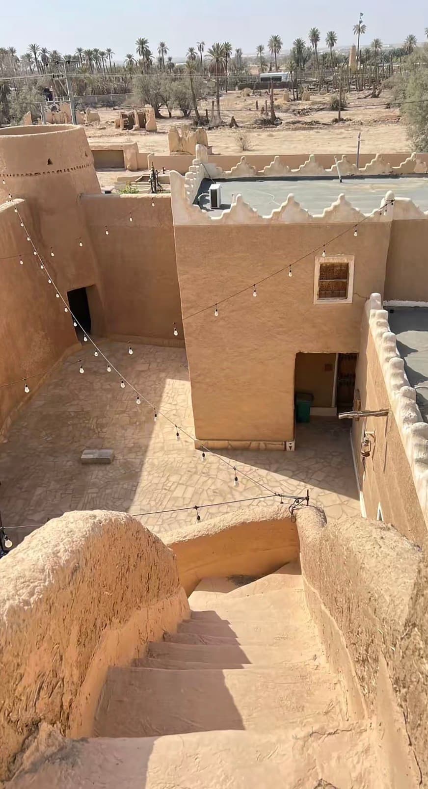 Partiendo de Riad, emprenda una excursión a Al-Uyaynah con una visita a la zona del Fin del Mundo.