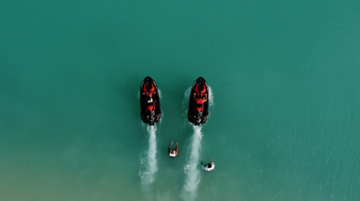 Diversas actividades acuáticas en Half Moon Beach.