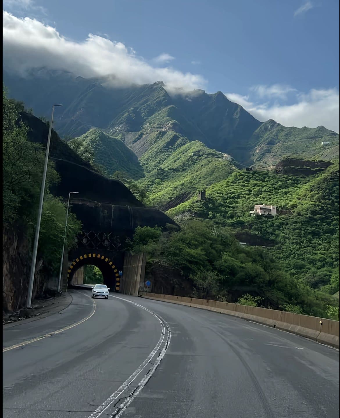 Un recorrido exploratorio por Asir, desde Al-Soudah hasta la Cabaña de la Miel, y luego a Rijal Almaa.